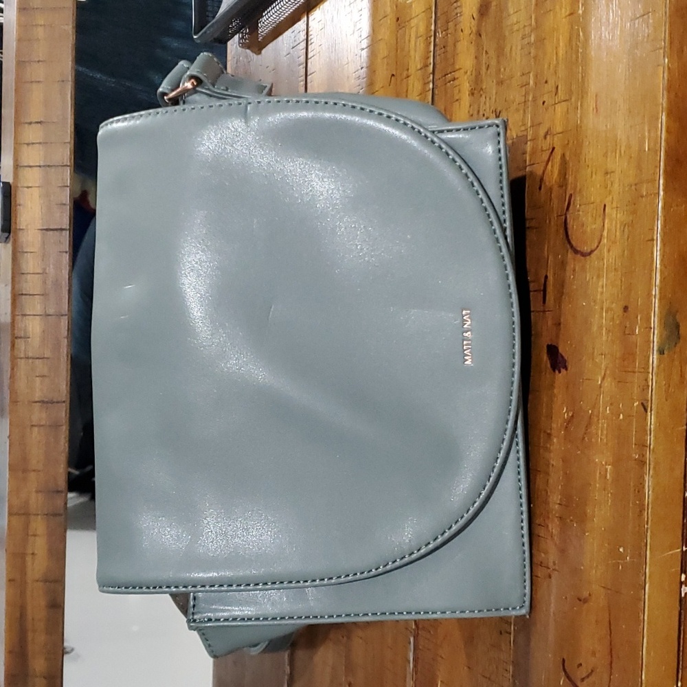 Matt & nat vegan leather crossbidy bag